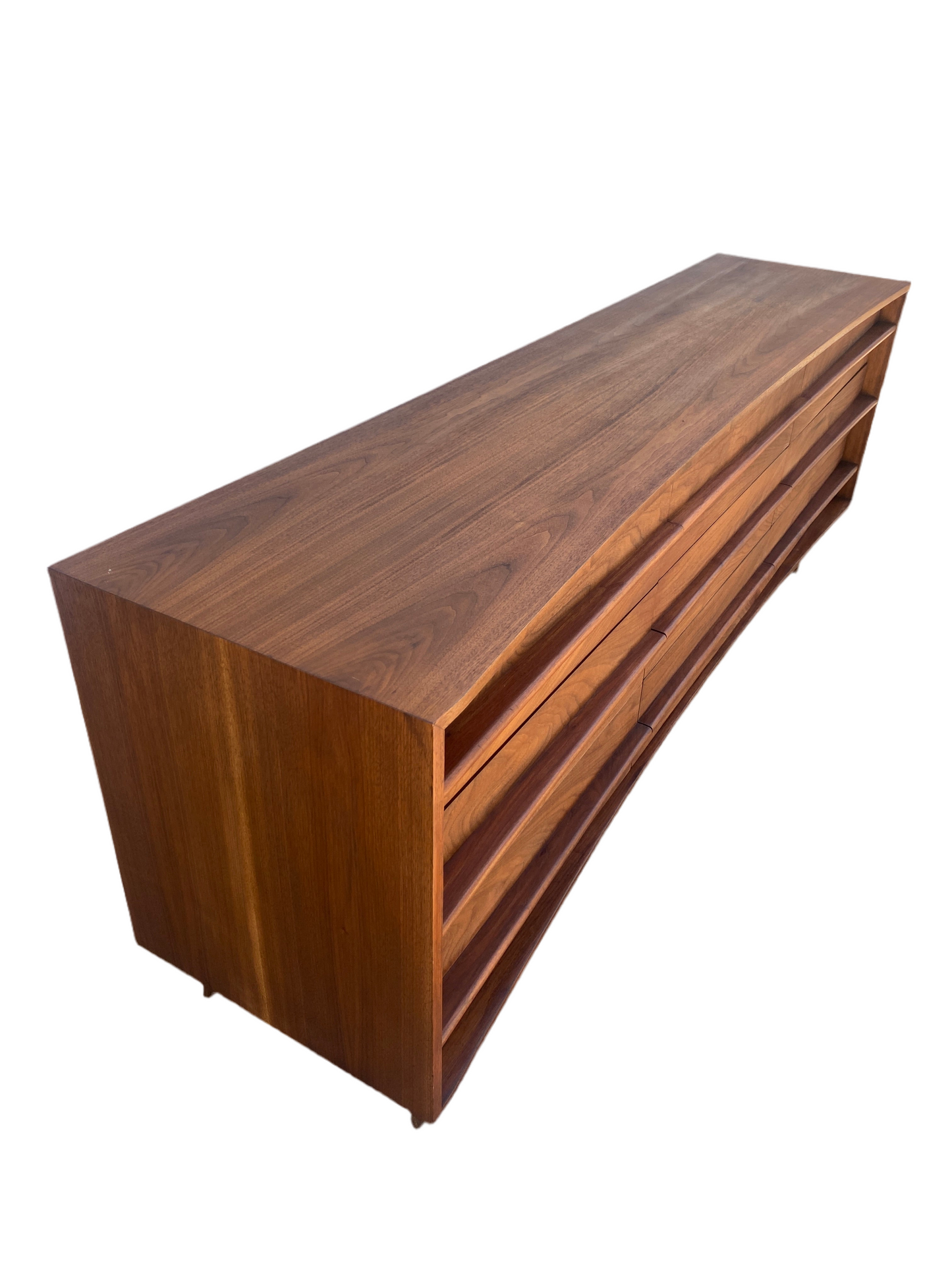 Vintage Mid Century Modern Young Manufacturing Co. Walnut Veneer Dresser