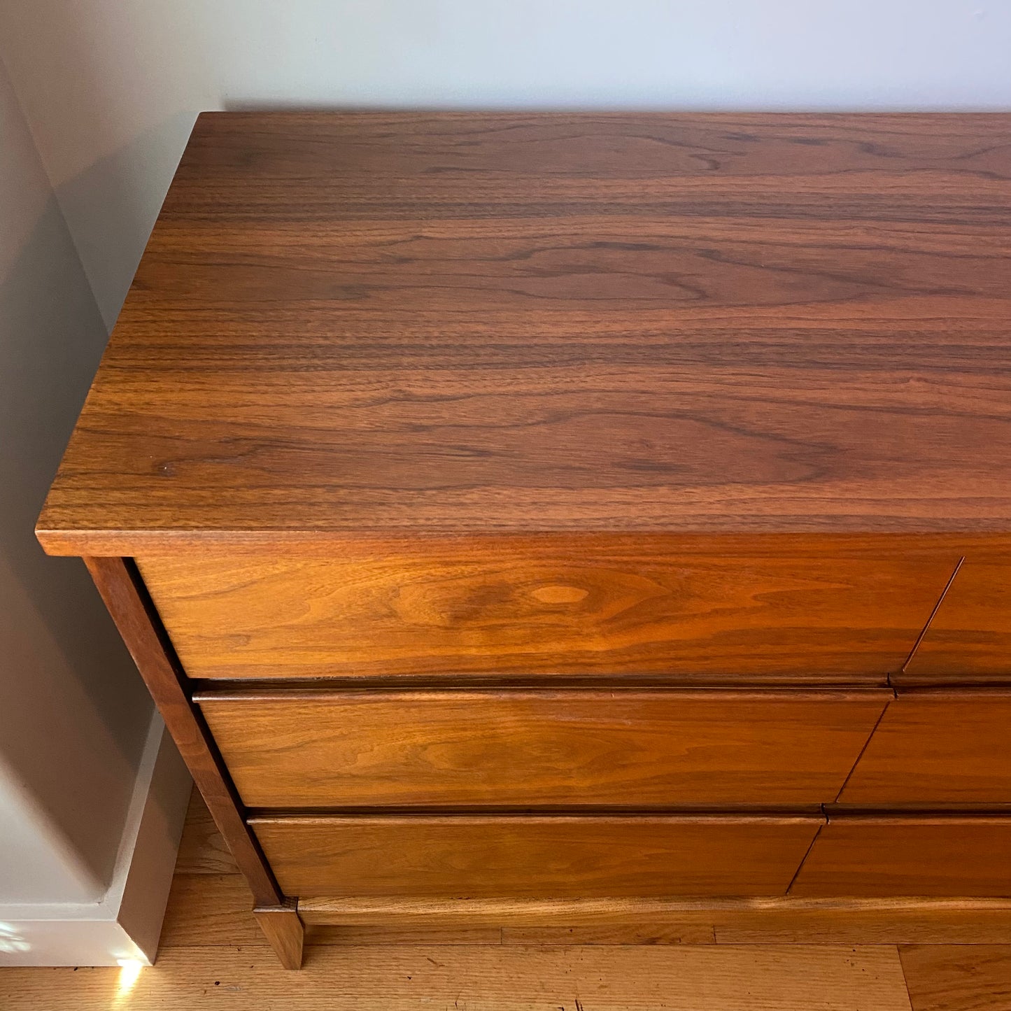 Vintage Mid-century Modern 9 Drawer Dresser by Peppler's