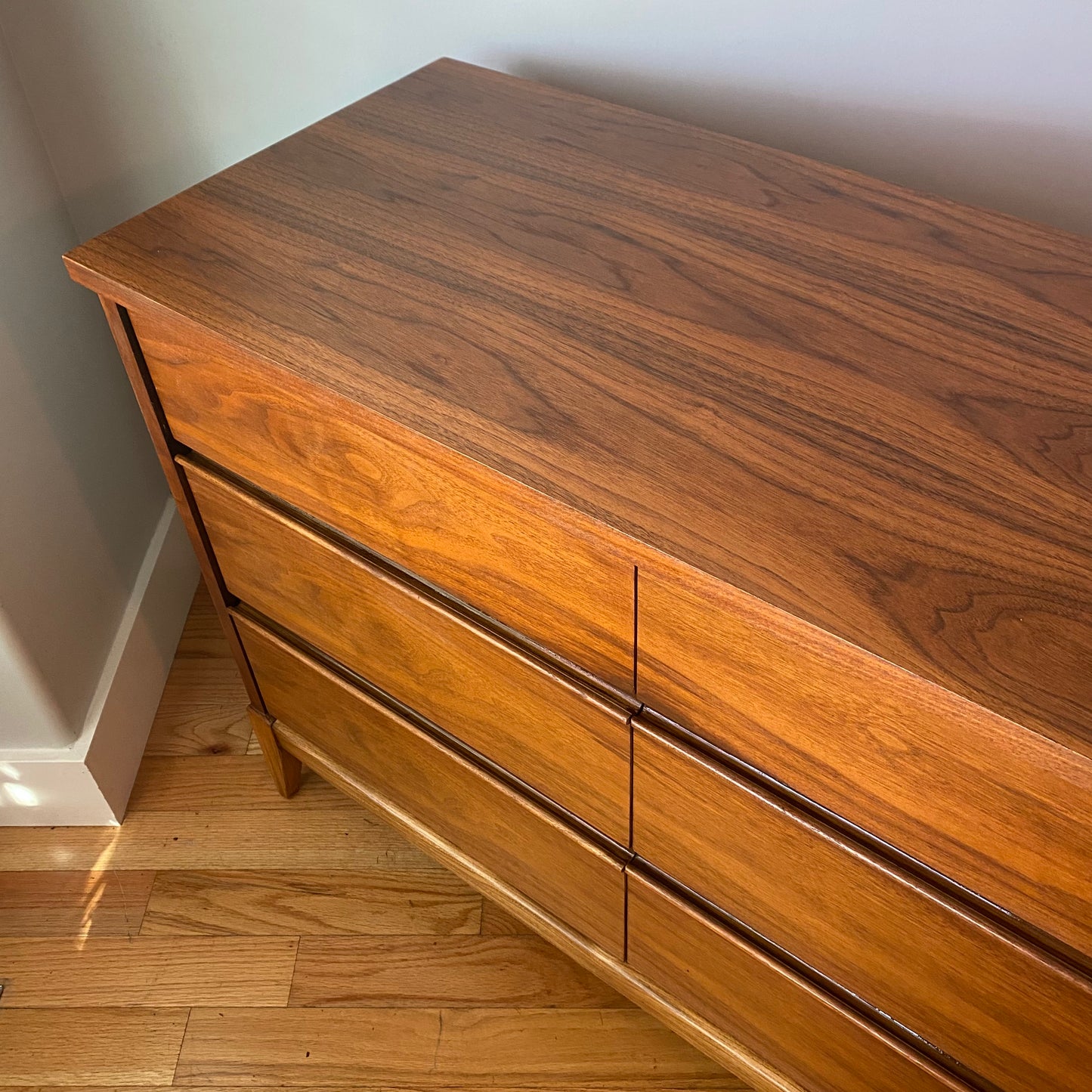 Vintage Mid-century Modern 9 Drawer Dresser by Peppler's