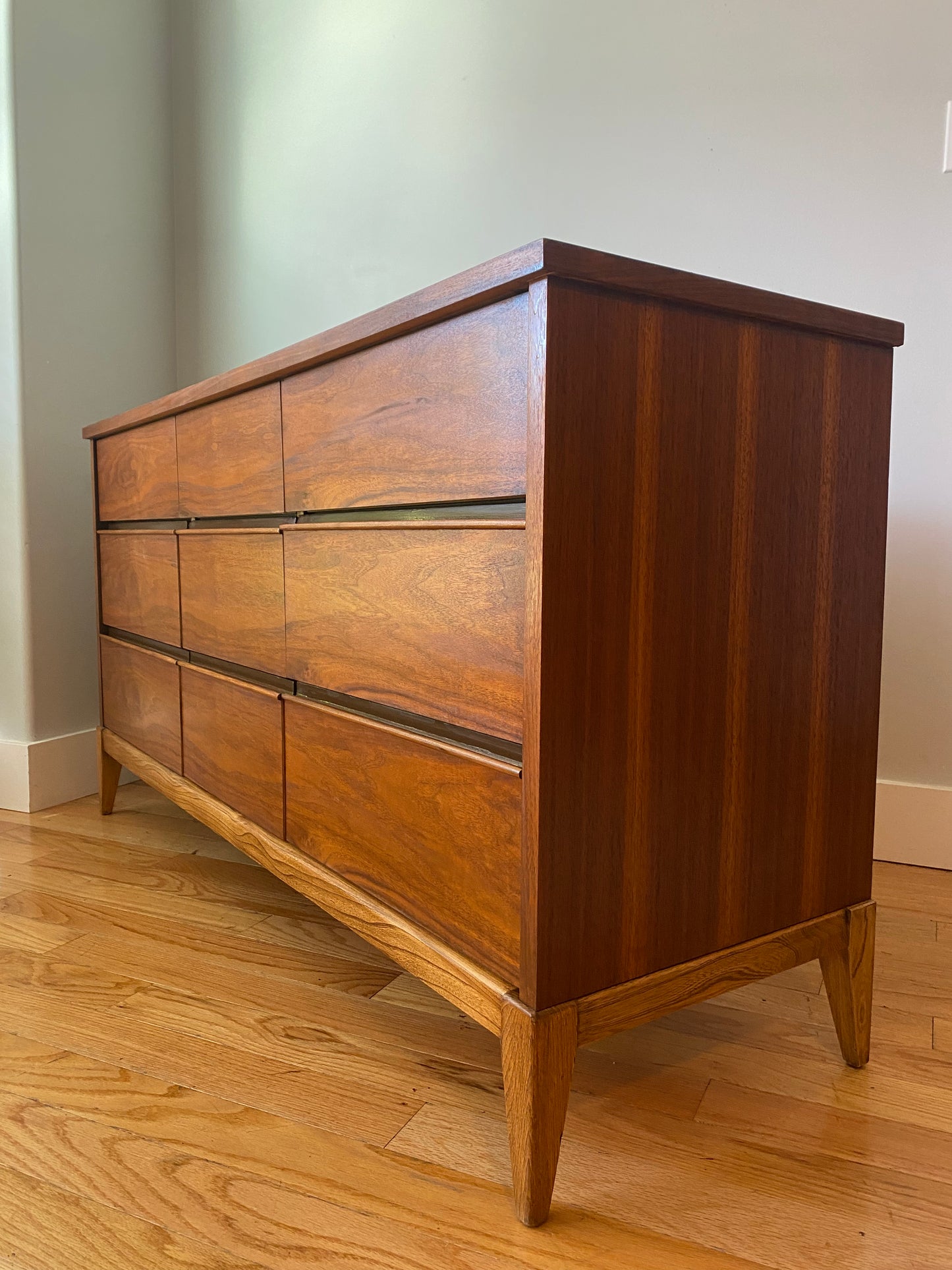 Vintage Mid-century Modern 9 Drawer Dresser by Peppler's