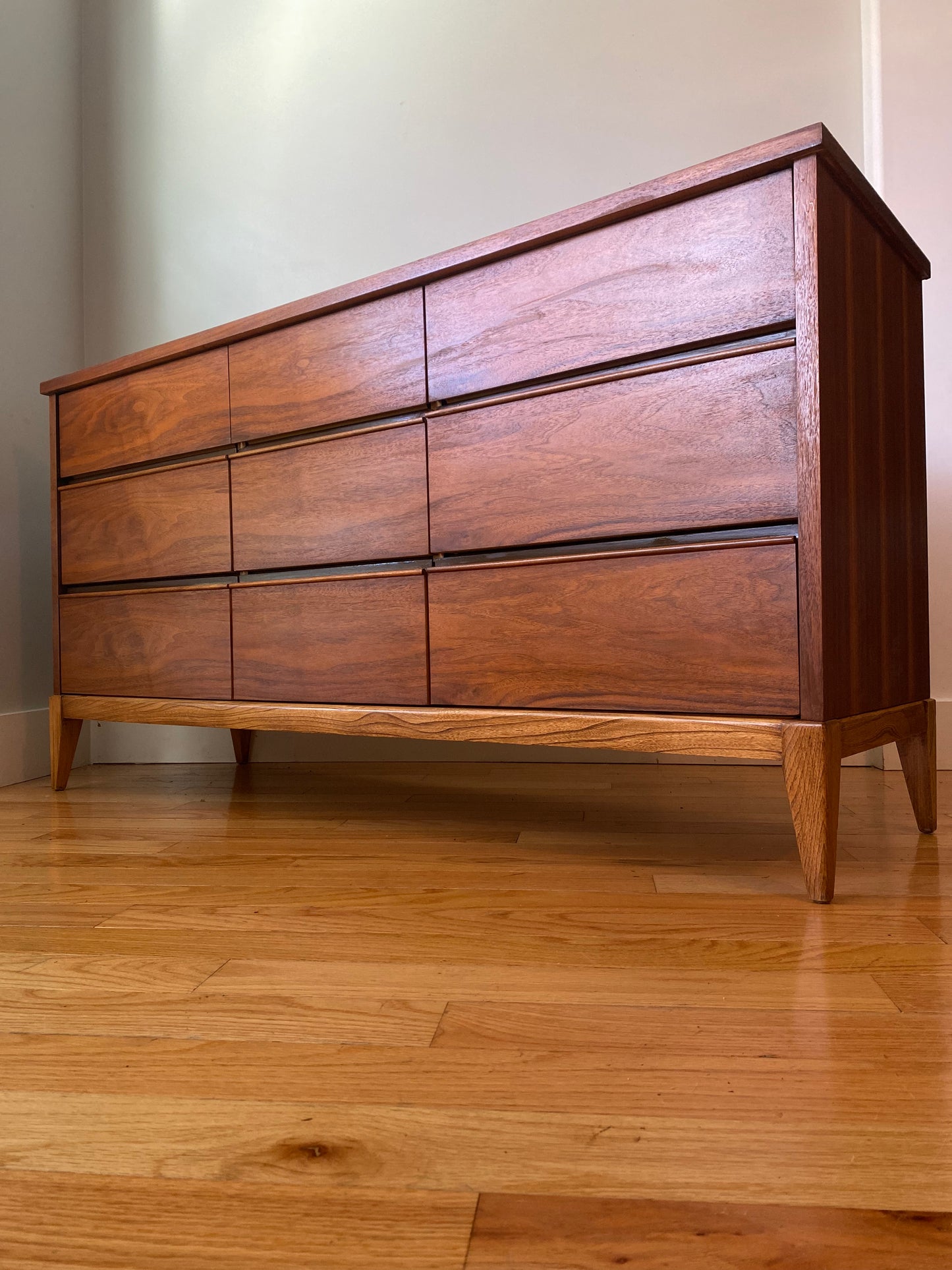 Vintage Mid-century Modern 9 Drawer Dresser by Peppler's