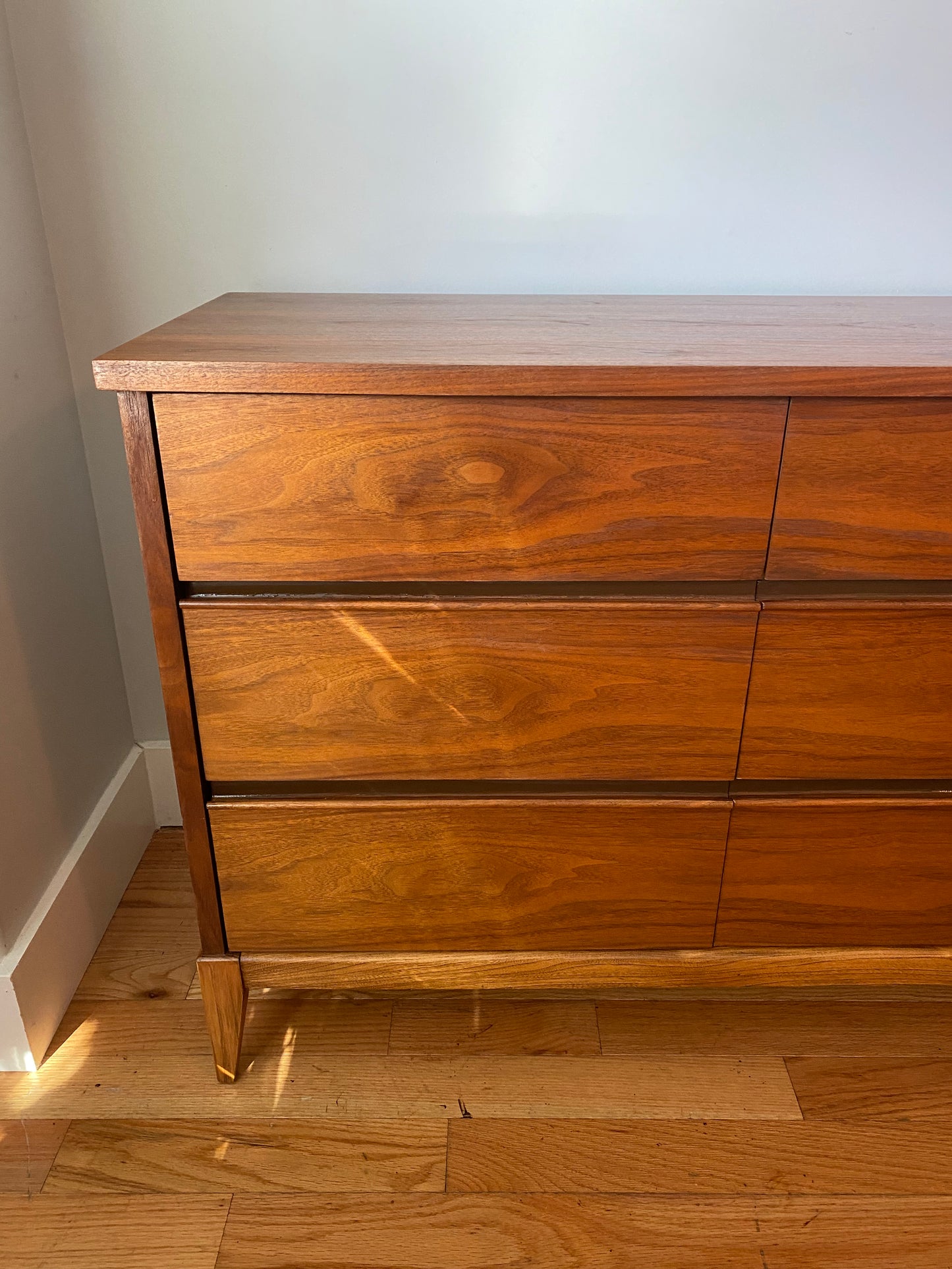 Vintage Mid-century Modern 9 Drawer Dresser by Peppler's