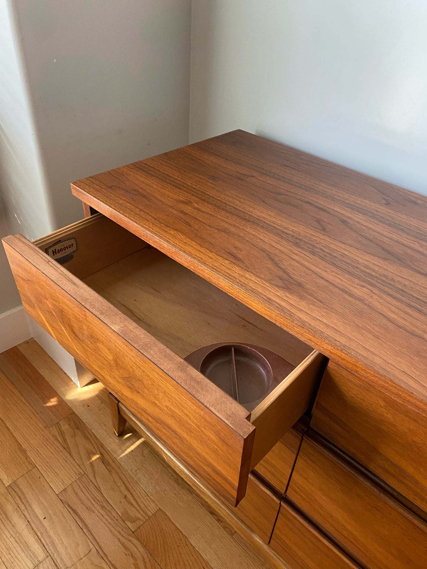 Vintage Mid-century Modern 9 Drawer Dresser by Peppler's