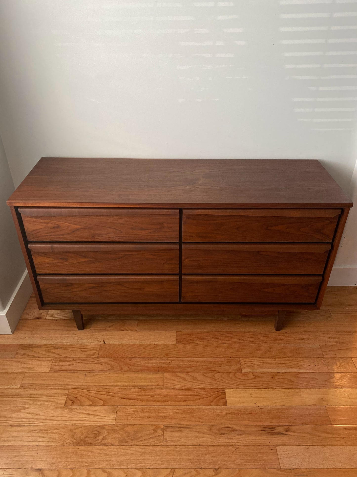 Vintage Mid-century Modern 6 Drawer Walnut Wood Dresser