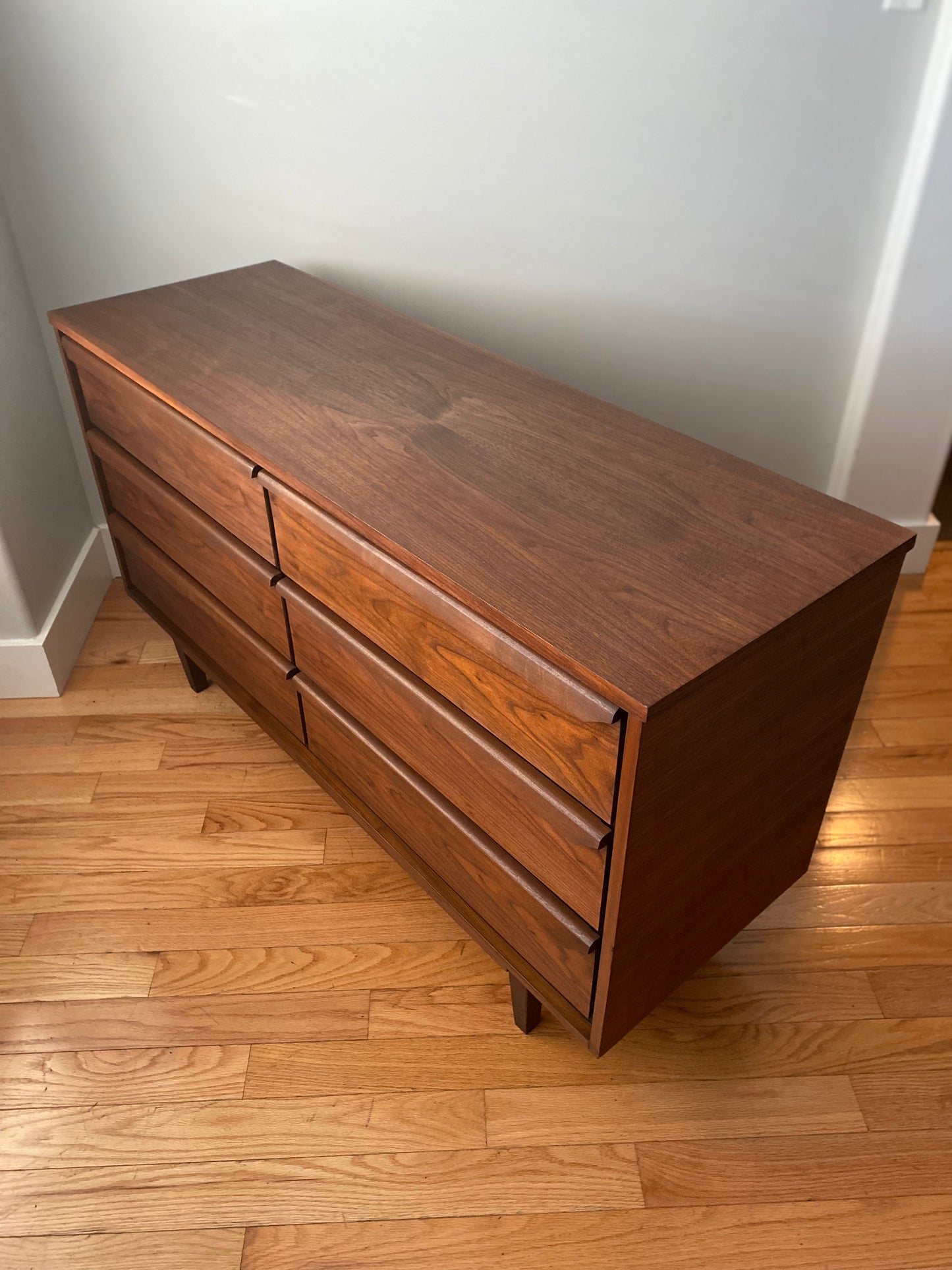 Vintage Mid-century Modern 6 Drawer Walnut Wood Dresser