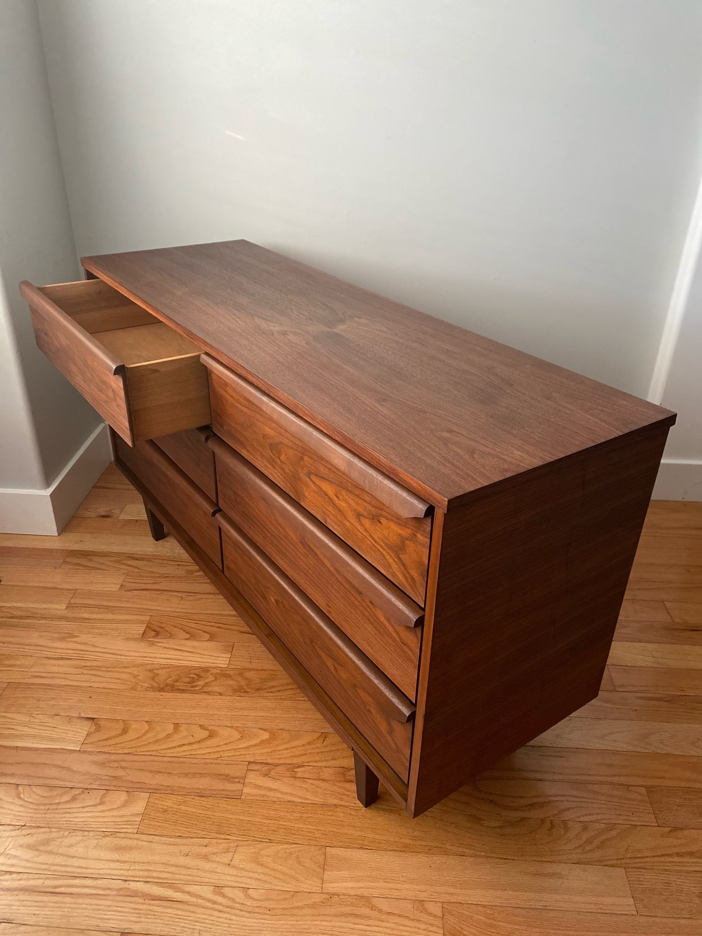 Vintage Mid-century Modern 6 Drawer Walnut Wood Dresser