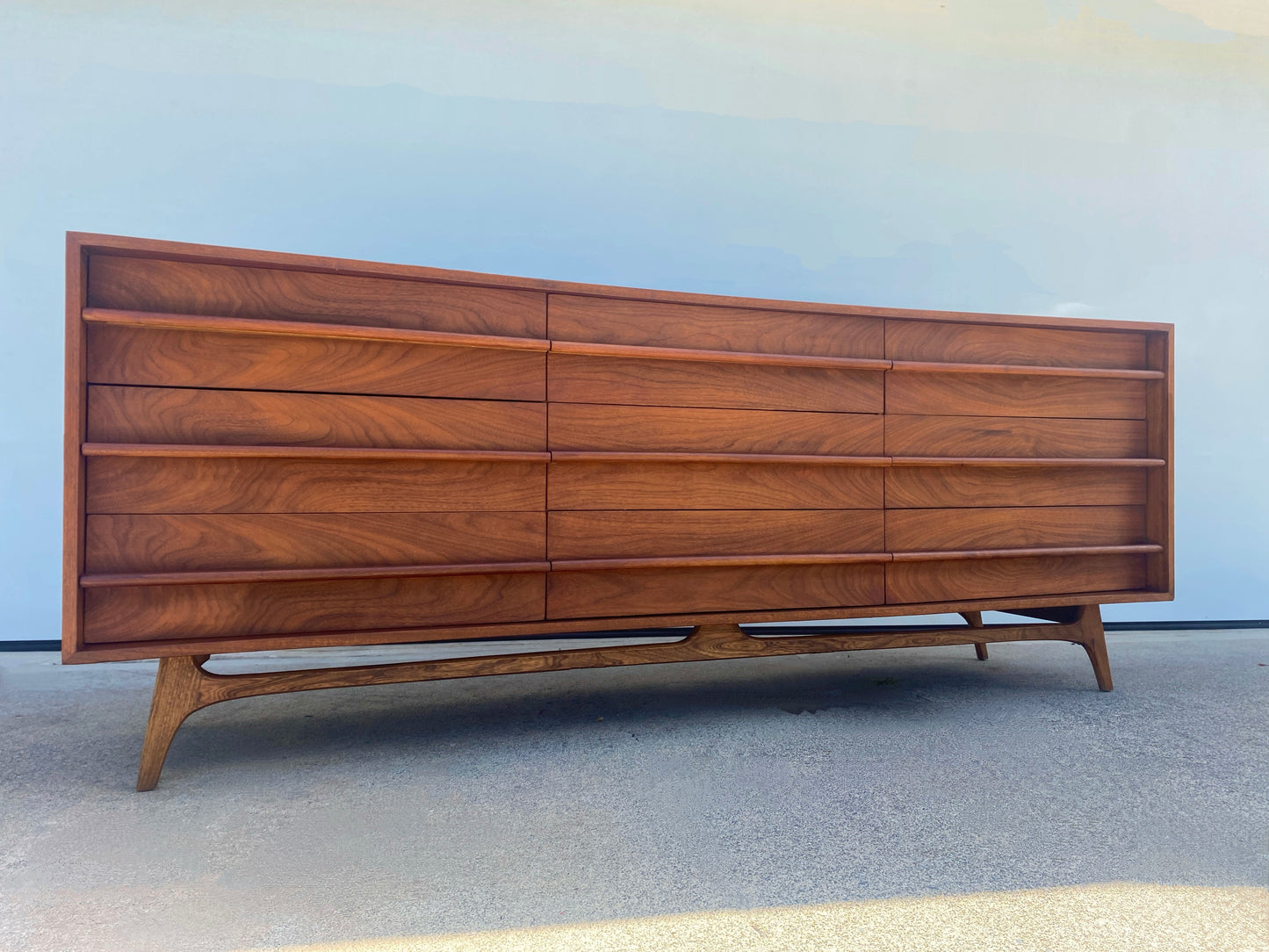 Vintage Mid Century Modern Young Manufacturing Co. Walnut Veneer Dresser