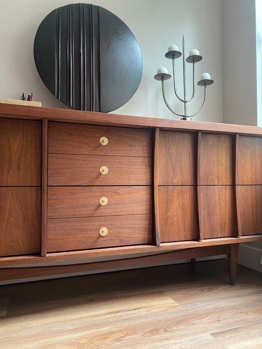 Why does it seem like all Mid-Century Modern furniture was made with veneer? Which is better, solid wood or veneer?