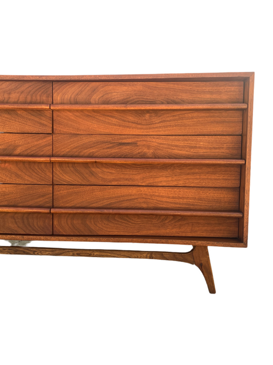 Vintage Mid Century Modern Young Manufacturing Co. Walnut Veneer Dresser