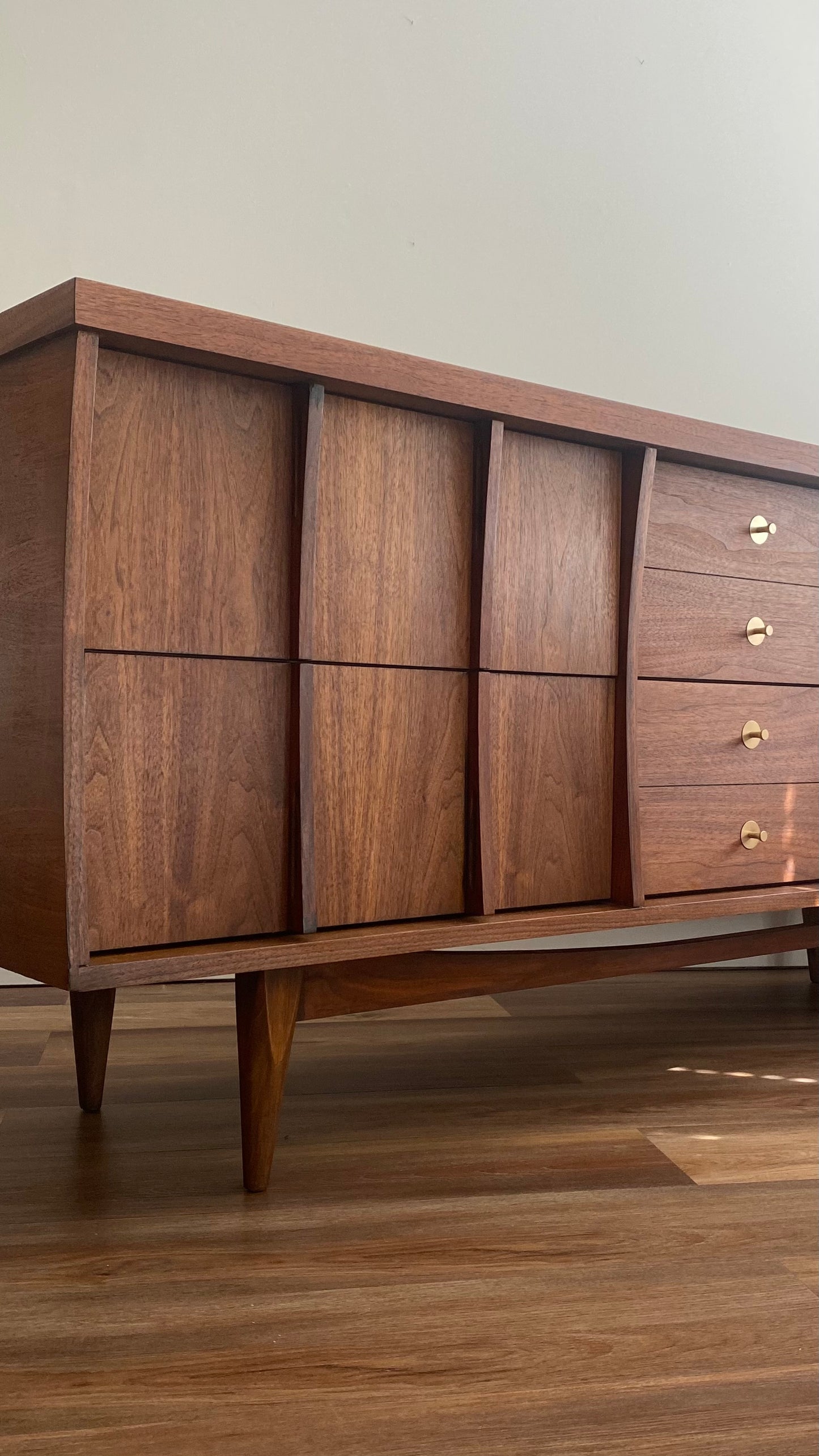 Vintage Mid Century Dresser with 6 drawers, gold hardware and sculptural leg base