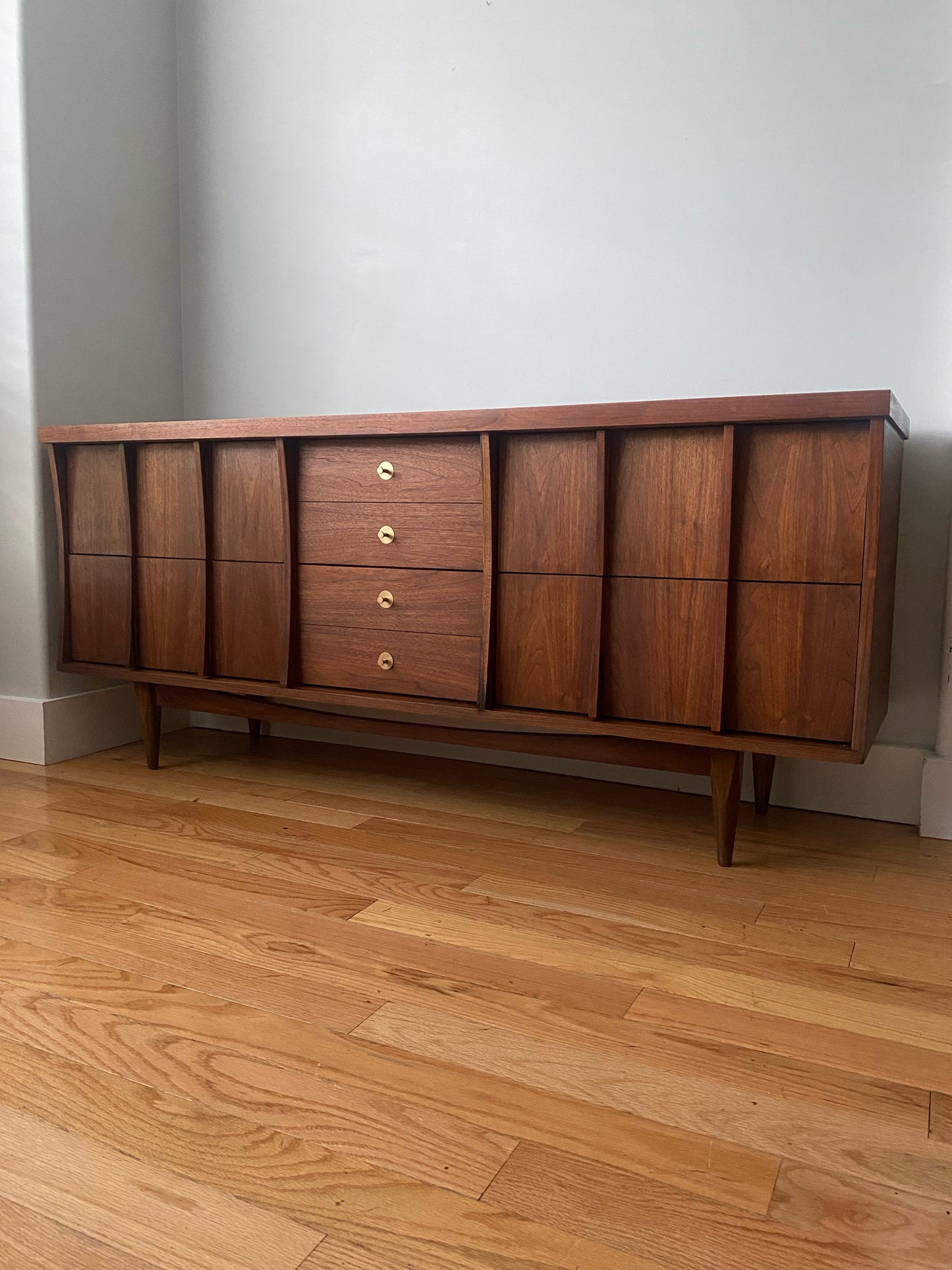 Vintage Mid Century Dresser with 6 drawers, gold hardware and sculptural leg base