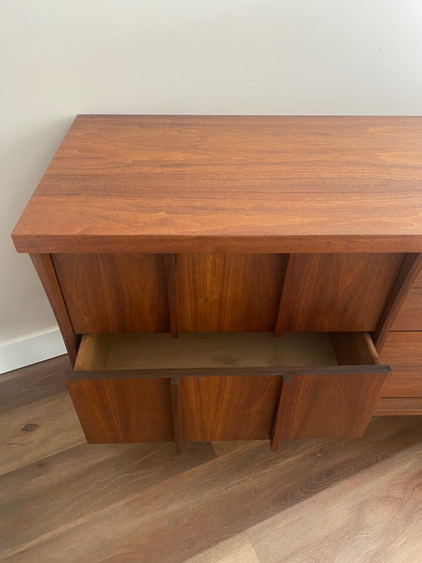 Vintage Mid Century Dresser with 6 drawers, gold hardware and sculptural leg base