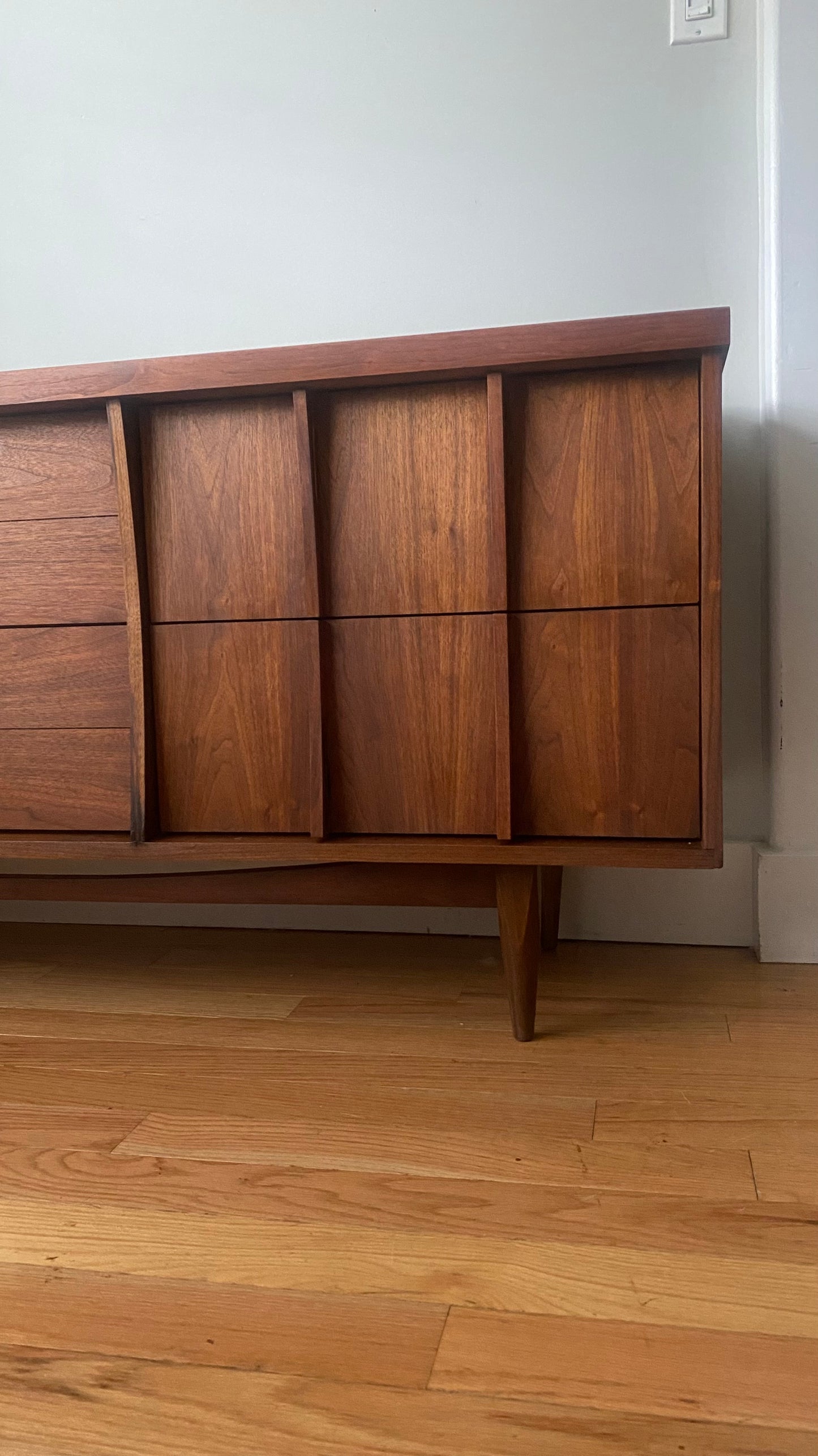 Vintage Mid Century Dresser with 6 drawers, gold hardware and sculptural leg base