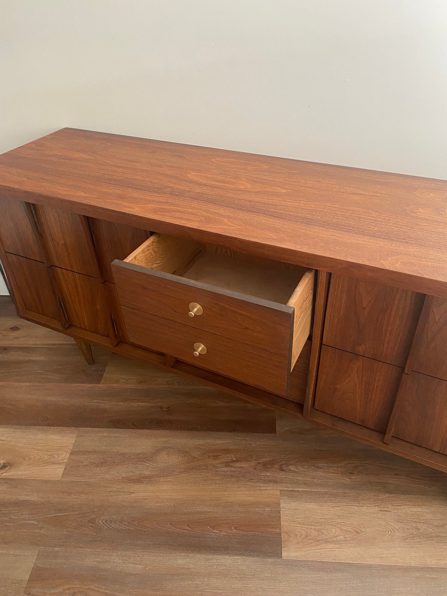 Vintage Mid Century Dresser with 6 drawers, gold hardware and sculptural leg base