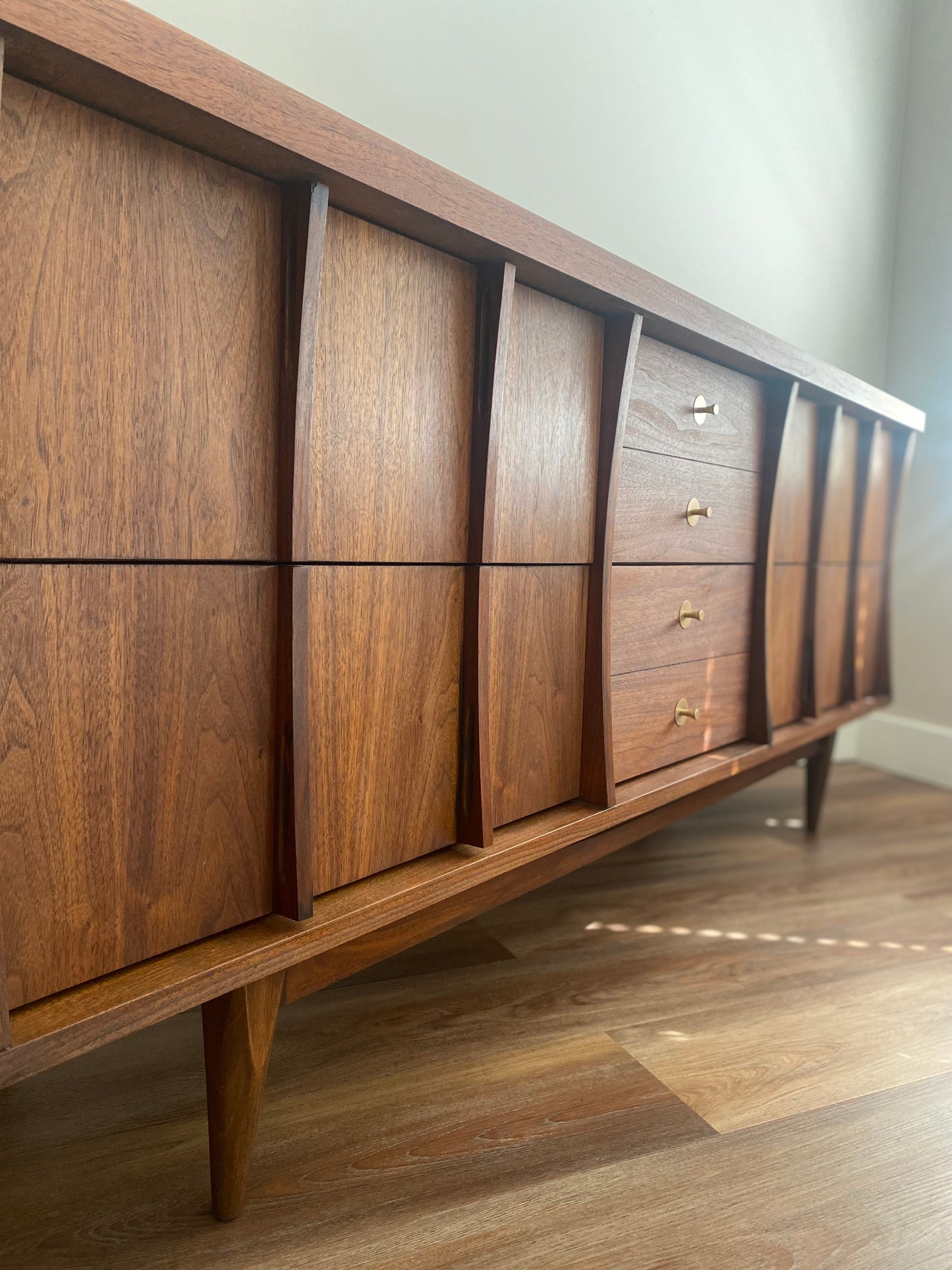 Vintage Mid Century Dresser with 6 drawers, gold hardware and sculptural leg base